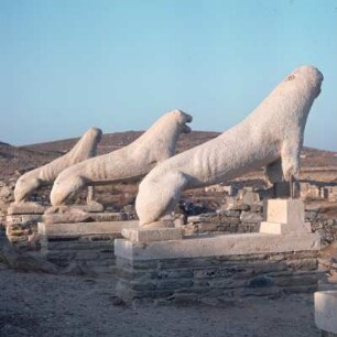 Delos. Drei Löwenskulpturen auf der Löwenterrasse