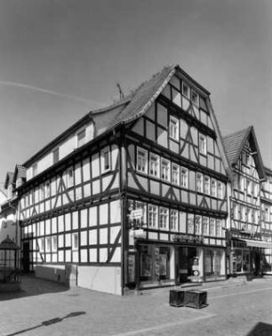 Wohnhaus; Lauterbach, Marktplatz 22, Marktplatz 24
