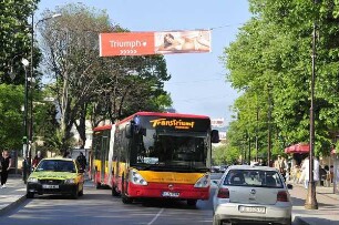 Varna - Straßenverkehr : Straßenverkehr. Aufgenommen am 17. Mai 2011 im Zentrum von Varna