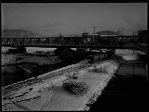 Ulm, Neubau Blaubeurer-Tor-Brücke: Bahnbrücke über Fluss, Baustelle (oder Donaubrücke in Tuttlingen ?)