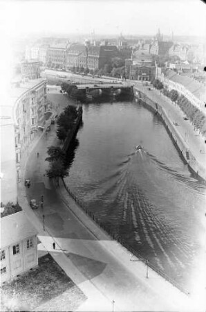 Berlin: Blick vom NO Turm nach Norden auf Spree mit Lessingtheater