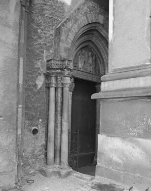 Katholische Kirche Sankt Bartholomäus und Sankt Hedwig, Westportal, Trebnitz, Polen
