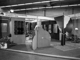 Ausstellungsfläche des VEB Kombinat Holzwerkstoffe, Beschläge und Maschinen Leipzig