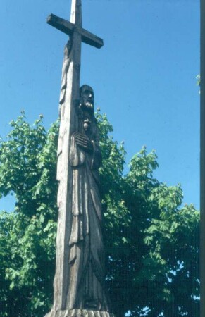 Christus neben dem Kreuz : Kurische Nehrung. Palanga. Holzskulptur "Christus neben dem Kreuz" (1979-1981), vielleicht auf dem Hexenberg