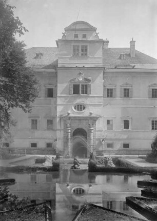 Schloss Hellbrunn — Portal