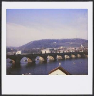 Blick auf die Karlsbrücke an der Moldau