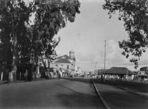 Stadtrand von Nairobi : Straße am Stadtrand von Nairobi