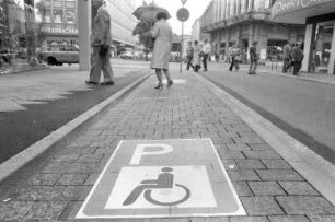 Einrichtung zweier Parkplätze für Rollstuhlfahrer in der Lammstraße