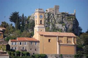 Eze - Kirche mit Glockenturm : 1764-71 erbaute Kirche der Kleinstadt Eze bei Nizza, aufgenommen im April 2006