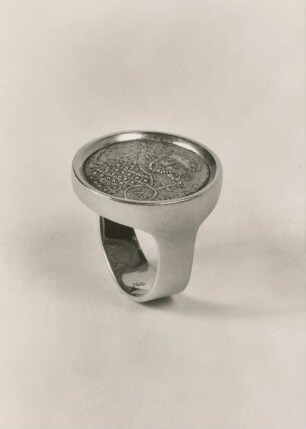 Ring mit Münze von Sigrid Delius