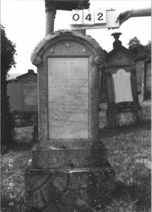 Grabstein 42
