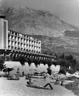 Dalmatien. Hotelanlage am Strand von Šibenik an der Adria