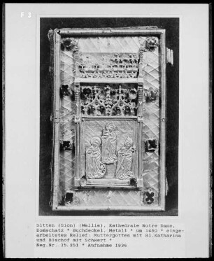 Buchdeckel mit Darstellung der Muttergottes, der Heiligen Katharina und Heiliger Bischof