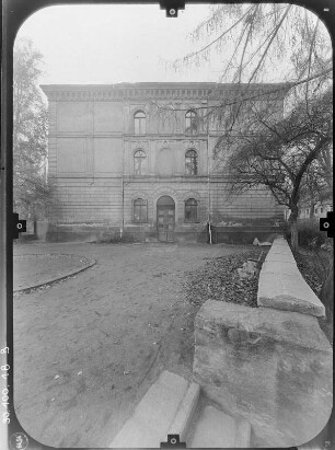 Zittau, Theaterring 3. Pestalozzischule (1866). Seitenansicht mit Eingang