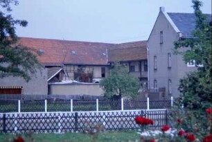 Gesamtansicht des großen Bauernhofes der beiden vorherigen Bilder