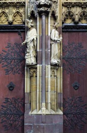 Frankreich. Alsace. Bas Rhin. Thann. Theobaldusmünster. Portal. Detail