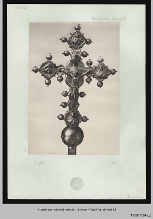 Vortragekreuz mit der Majestas Domini auf der einen Seite, Christus am Kreuz auf der anderen