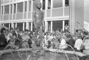 Brunnen am Entenfang von Prof. Hans Kindermann. Einweihung