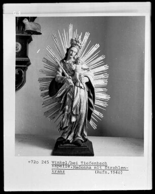 Madonna im Strahlenkranz