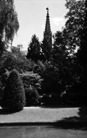 Bühl: Park mit Springbrunnen; mit Kirchturm (Stadtkirche)