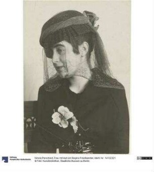 Frau mit Hut von Regina Friedlaender