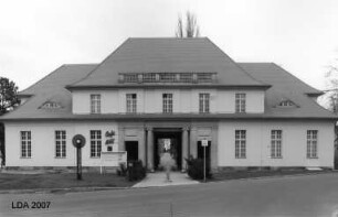Friedhofsverwaltung mit Torhaus; Berlin, Pankow