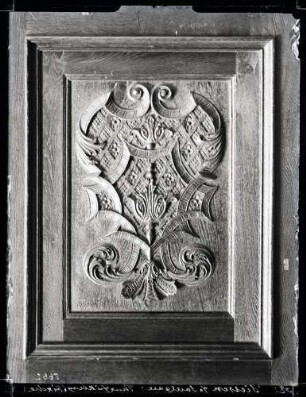 Kirche; Türfüllung, geschnitzt