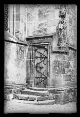 Eingang in die Marienkapelle mit Marienstatue