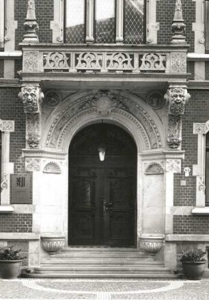 Dresden-Pieschen. Rathaus (Ortsamt Pieschen), Bürgerstraße 63. 1891; R. Schilling. J. Gräbner. Hauptportal