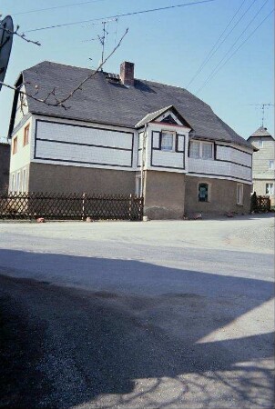 Gebäude mit Anbau