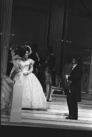 Szenenbilder aus "Eugen Onegin", Oper von Peter Tschaikowski. Deutsche Staatsoper Berlin, Generalprobe (?) 26.02.1975 (Premiere 27.02.1975)