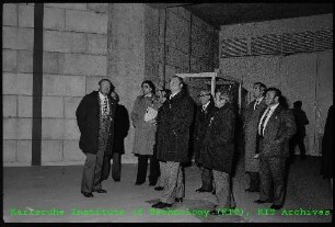 Besuch von Dr. jur. Bernhard Ditteney (Landrat des Landkreises Karlsruhe) am Kernforschungszentrum Karlsruhe (KfK)
