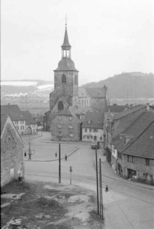 St. Arnual: Kirche, von oben mit Platz