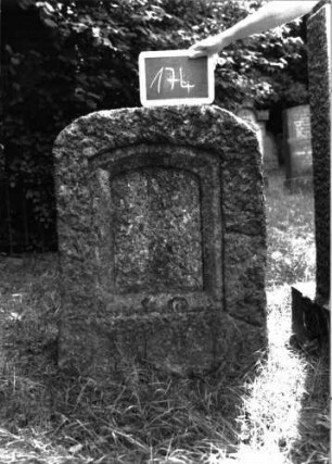 Grabstein 174 Texttafel fehlt: Grabstein 174