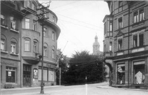 Dippoldiswalde. Stadtzentrum mit Stadt-Kaffee. Blick zum Turm der Marien- und Laurentiuskirche (Stadtkirche)