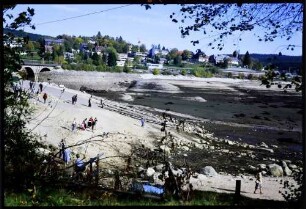 Schluchsee: der leere Schluchsee, leeres Becken an der Bahnstrecke