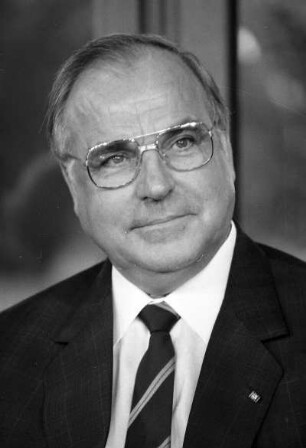 Bundeskanzler Helmut Kohl während einer Pressekonferenz in Bonn