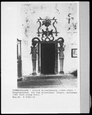 Hermen als Türrahmung