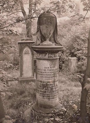 Dresden, Eliasfriedhof. Grabmal für Carl Friedrich Lohdius und Familie