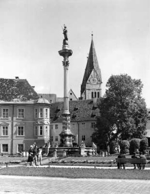 Eichstätt. Residenzplatz (1701/1775) mit Brunnen der Mariensäule (1777; M. Pedetti)