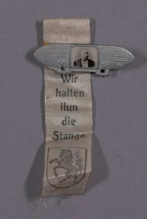 Luftschiff als Anstecknadel mit Stuttgarter Wappen
