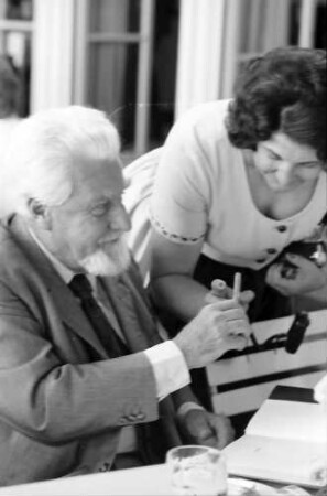 25. Jubiläumstagung 1975 Medizin; Bayrisches Frühstück: Konrad Lorenz signiert