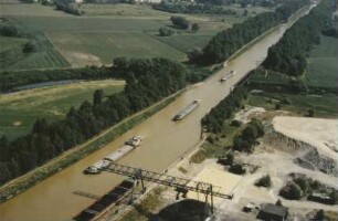 Hafenanlage Seelze/Mittellandkanal und Kanalbrücke über die Leine