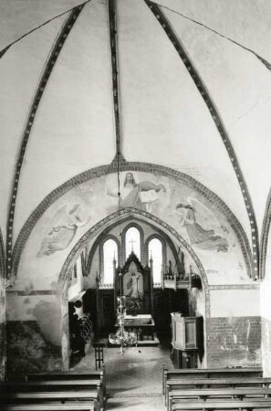 Pastin-Gägelow. Dorfkirche. M. 13. Jh. Inneres nach Osten mit Altarraum