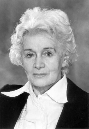 Hildegard Ostkamp-Blumer (1909-2001; Sopranistin), Ehefrau des Komponisten Theodor Blumer (1881-1964). Fotografie von Irmgard Süssenbach, Berlin um 1980