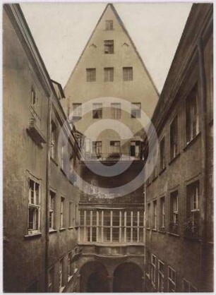 Hof des Greifenhauses am Ring in Breslau