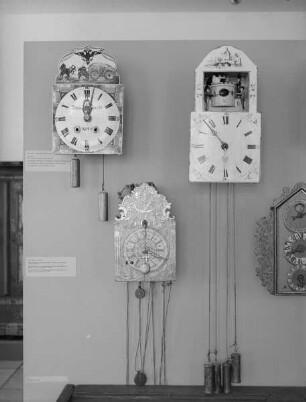 Wanduhr mit Glasglockenspiel (5 Melodien auf 9 Glocken)