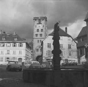 Marktplatz mit Marktbrunnen und Metzgerturm
