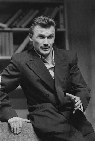 Szenenbilder aus "Am Ende der Nacht" von H. Hauser, Regie M. Richter, mit H. P. Minetti, Ch. Gottschalk, K. Conradi u.a., Kammerspiele (Deutsches Theater) Berlin, 1956