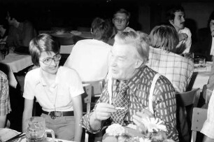 26. Tagung 1976 Physiker; Studentenabend in der Sängerhalle: Gunnar Myrdal im Gespräch